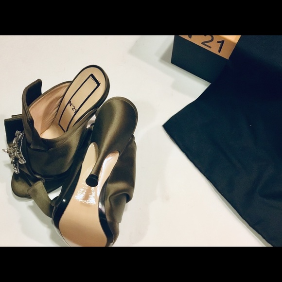 N°21 Green Satin Crystal Star Heels - Picture 3 of 7